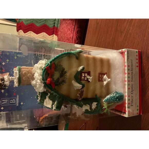 Merry Brite Fiber Optic Snowhouse - Picture 6 of 7